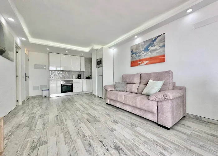 Torres De Yomely - M9g * プラヤ・デ・ラス・アメリカス